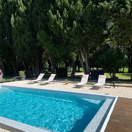 D'hotes Les Cypres De L'ile Bed & Breakfast Avignone